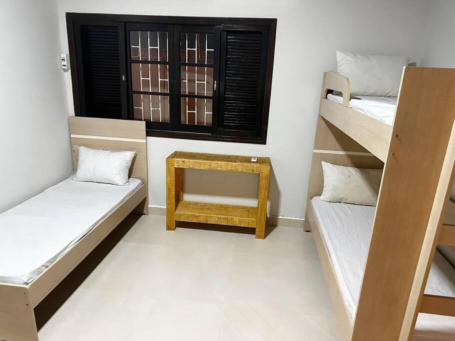 Casa ao lado de duas praias
