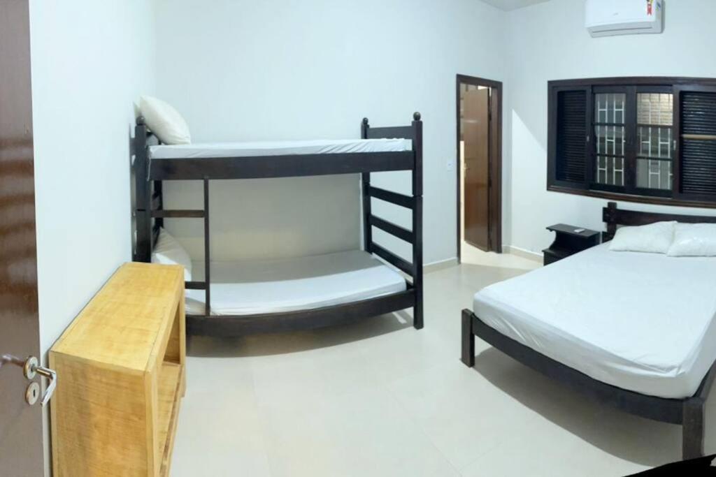 Casa ao lado de duas praias