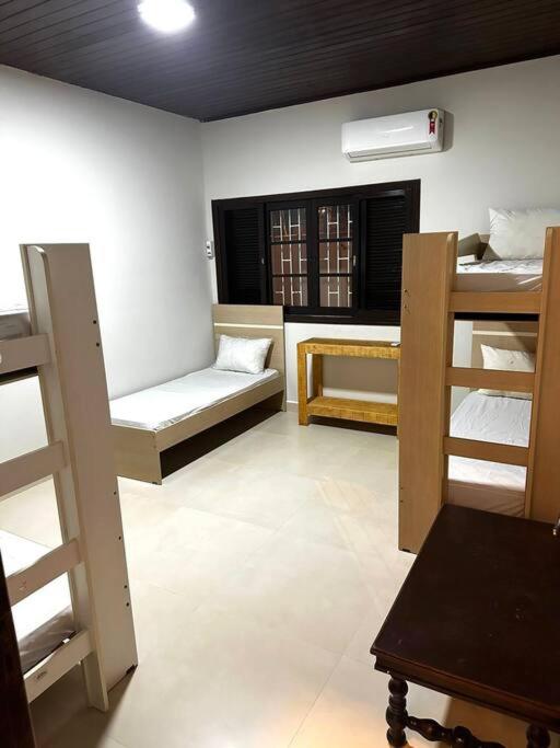 Casa ao lado de duas praias