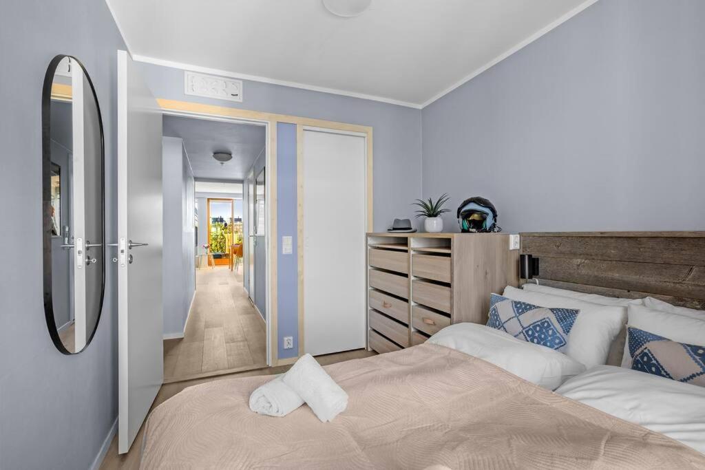 DINBNB Apartments l Family Friendly l 1000m from Central Station l NEW l Free Parking view 5