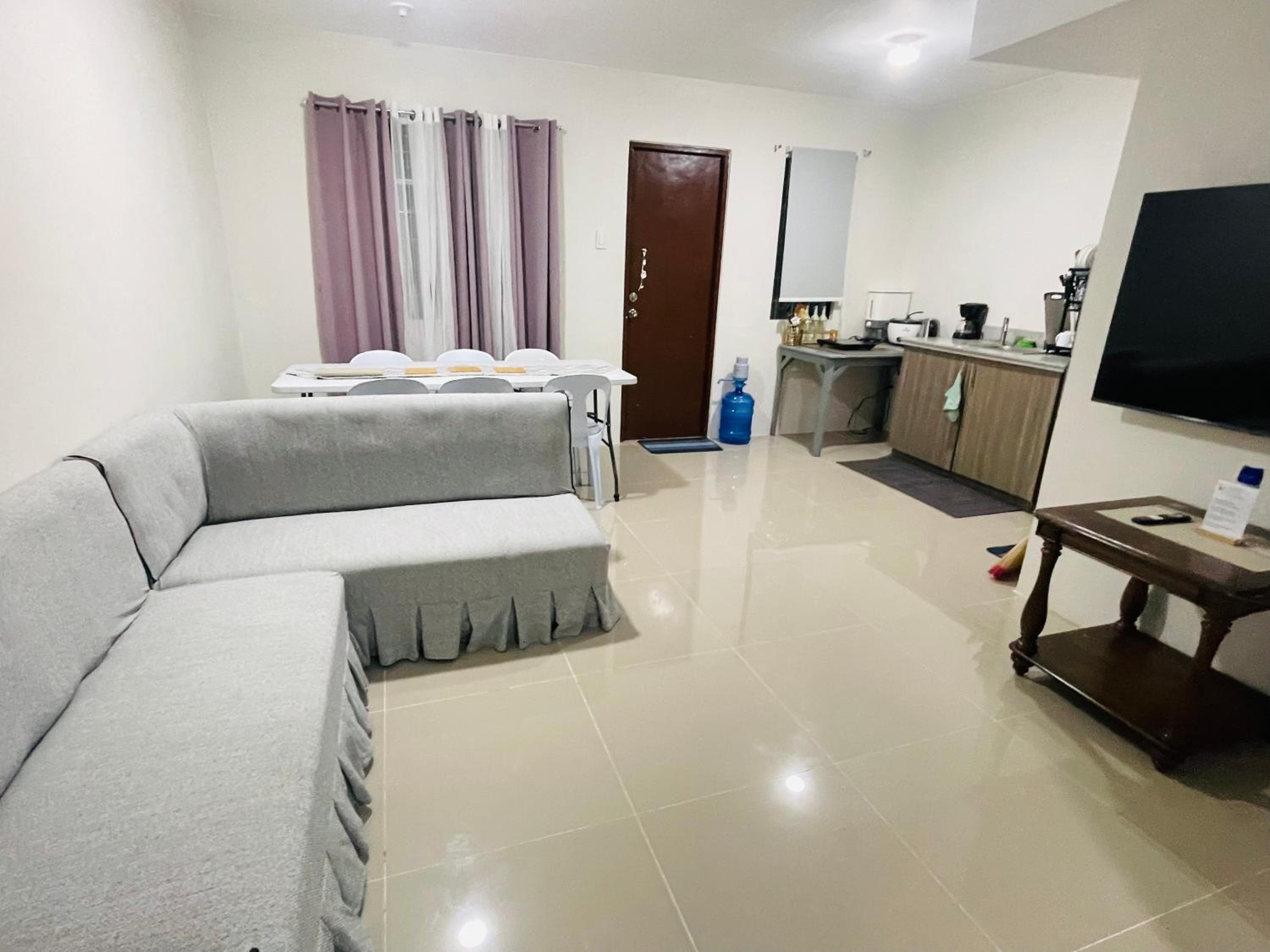 Gimmos Air B&B in Casamira, City of Naga view 4