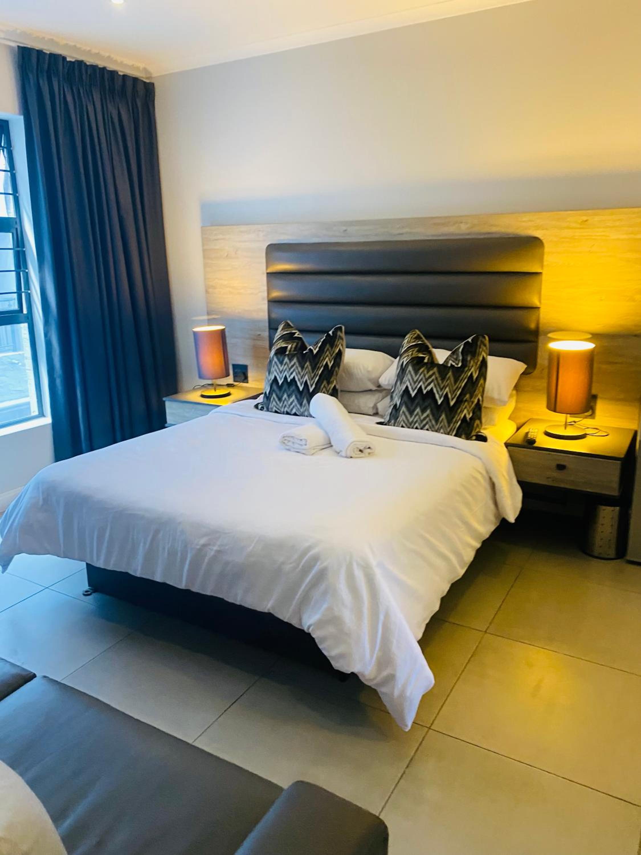 Zuriel Spaces 2 bedrooms 2 bathrooms Luxurious Modern Apartment