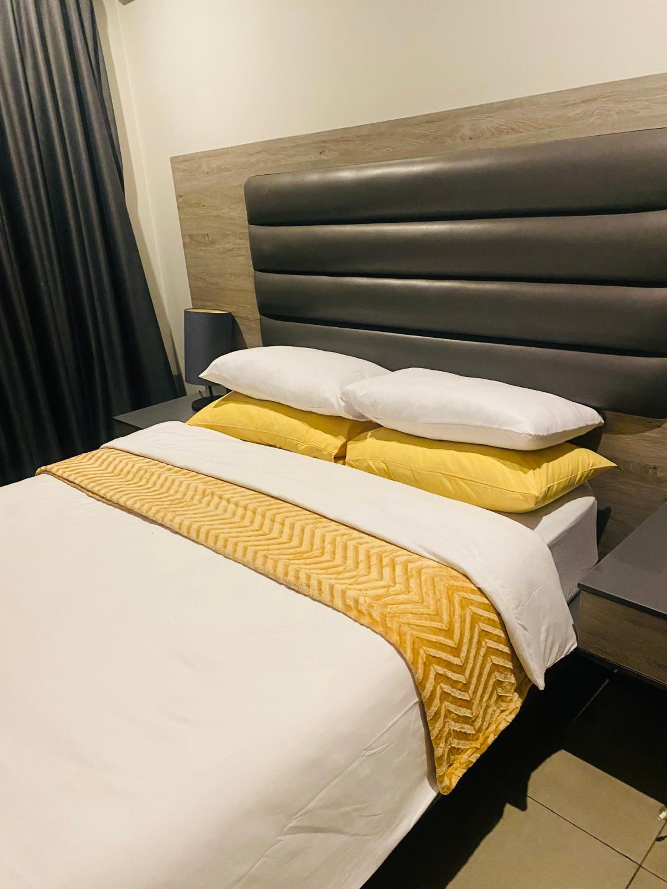 Zuriel Spaces 2 bedrooms 2 bathrooms Luxurious Modern Apartment