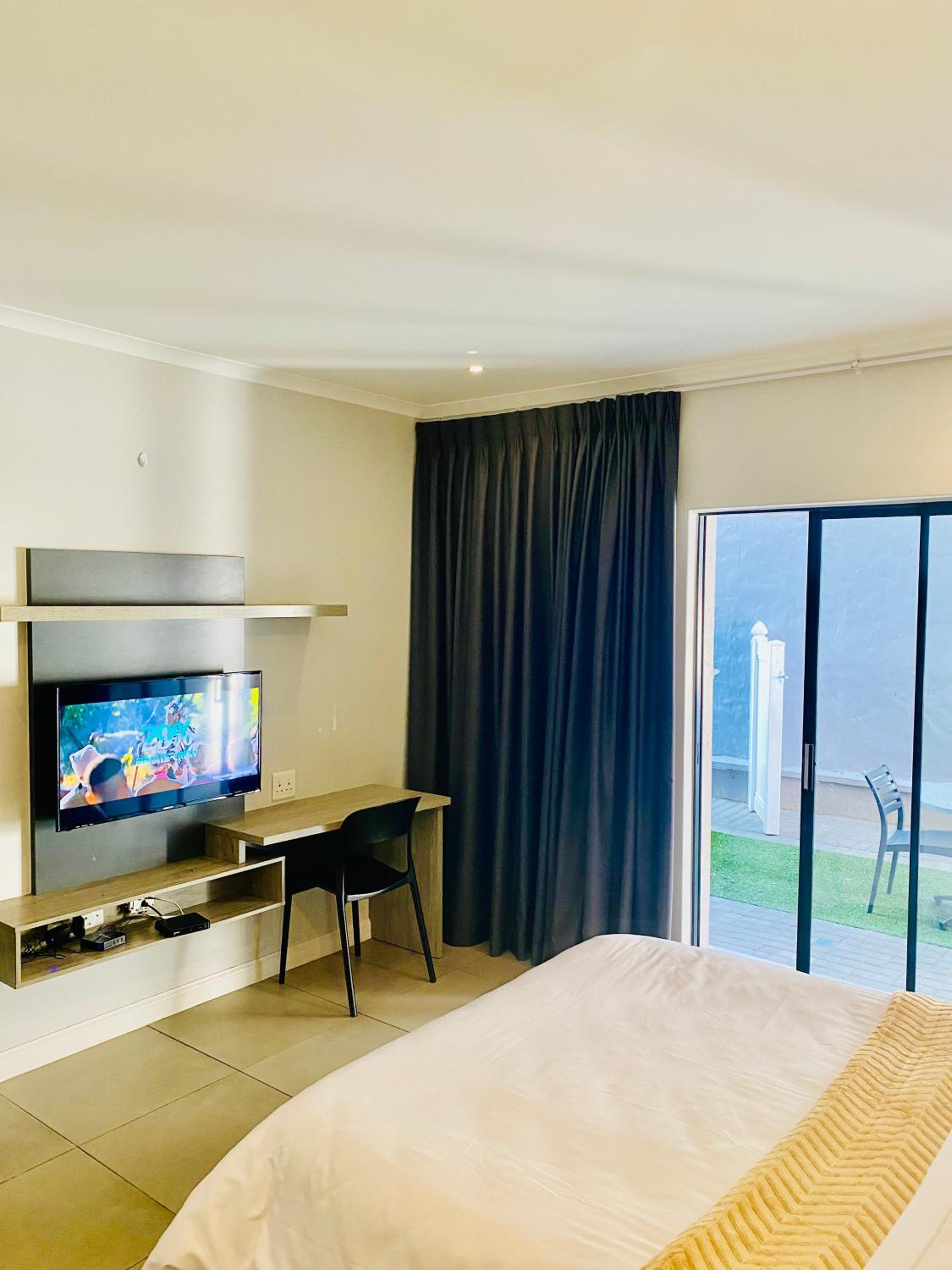Zuriel Spaces 2 bedrooms 2 bathrooms Luxurious Modern Apartment