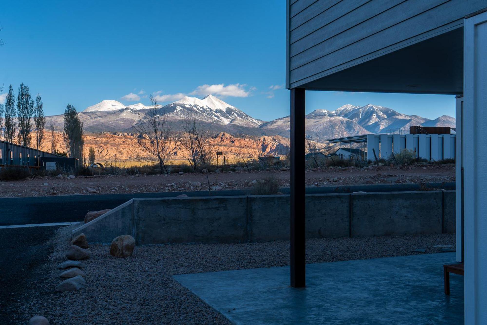 Modern mountain view house with private hot tub! view 2