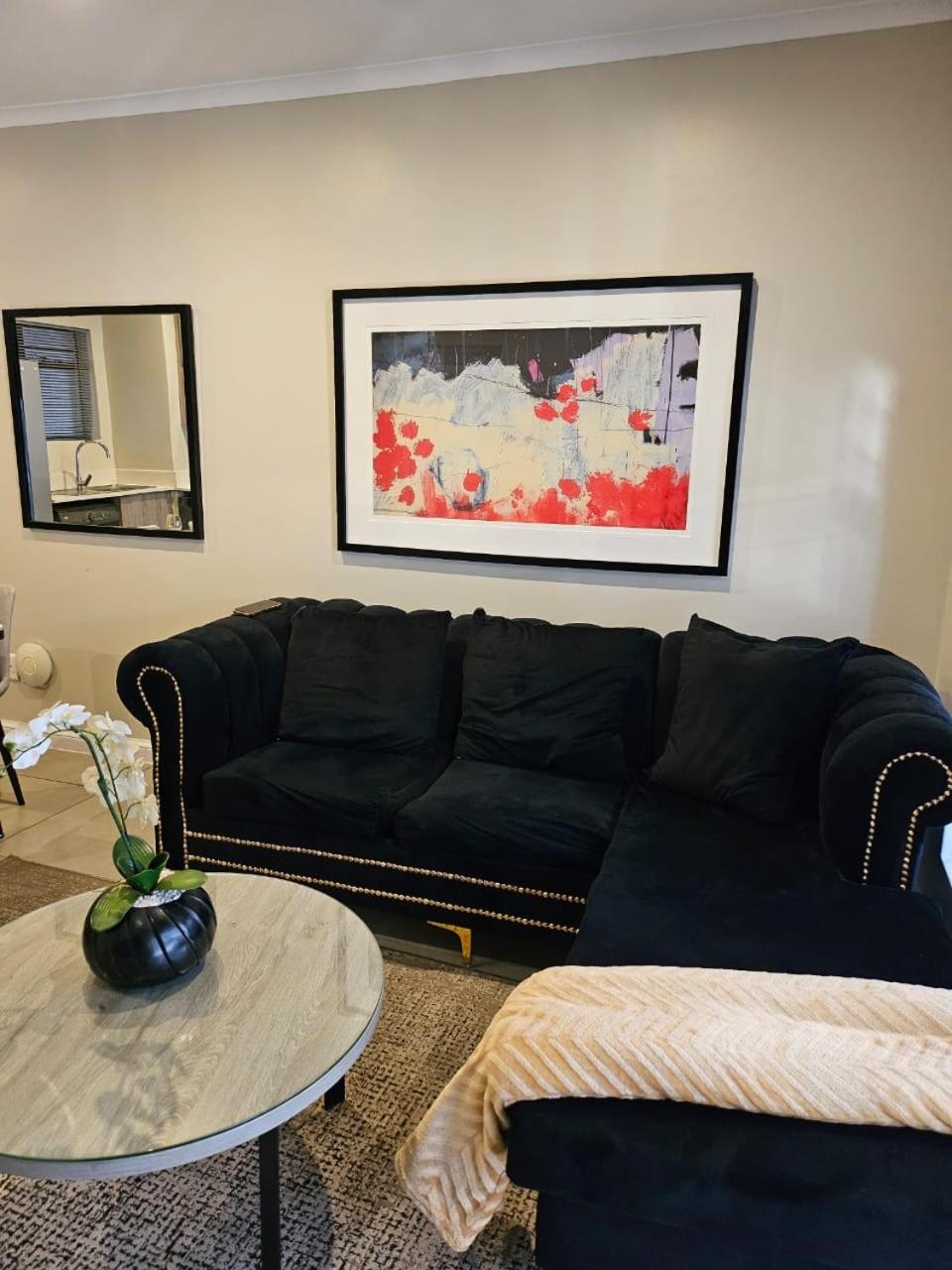 Zuriel Spaces 2 bedrooms 2 bathrooms Luxurious Modern Apartment