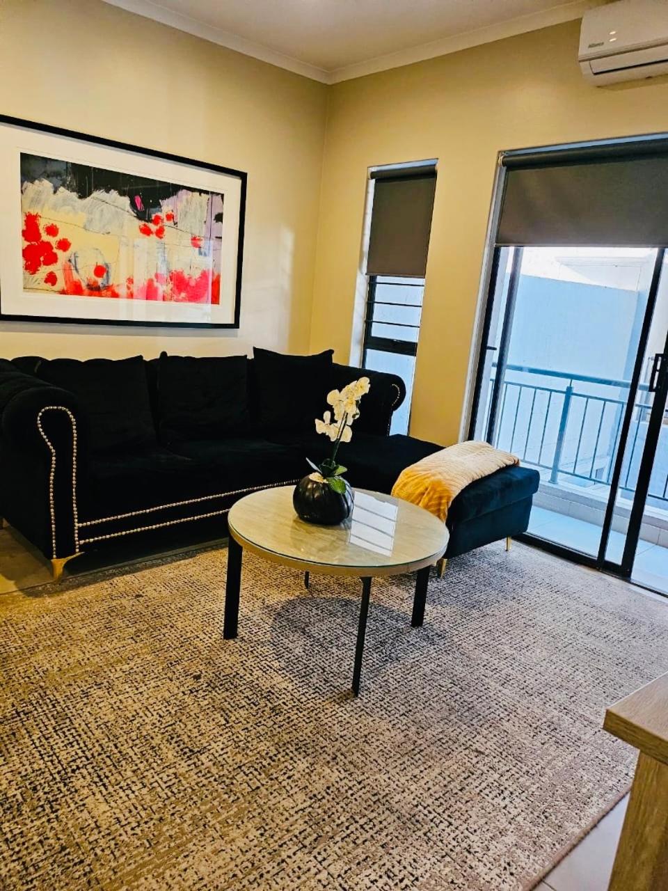 Zuriel Spaces 2 bedrooms 2 bathrooms Luxurious Modern Apartment