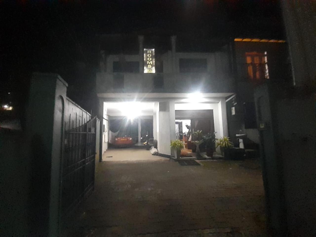 Sanhida Tourist INN Nugegoda