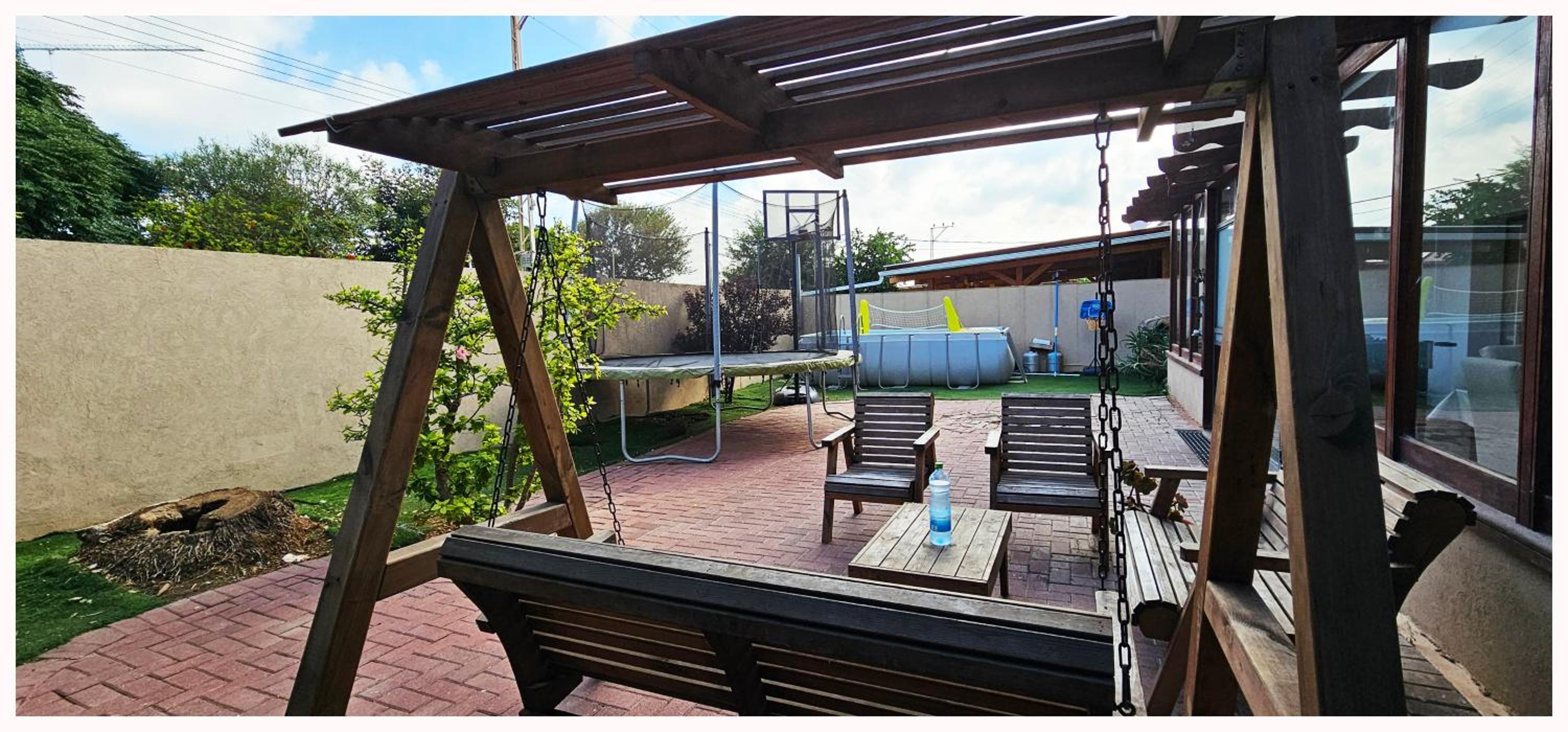 House with garden next to the beach, has a miklat view 3