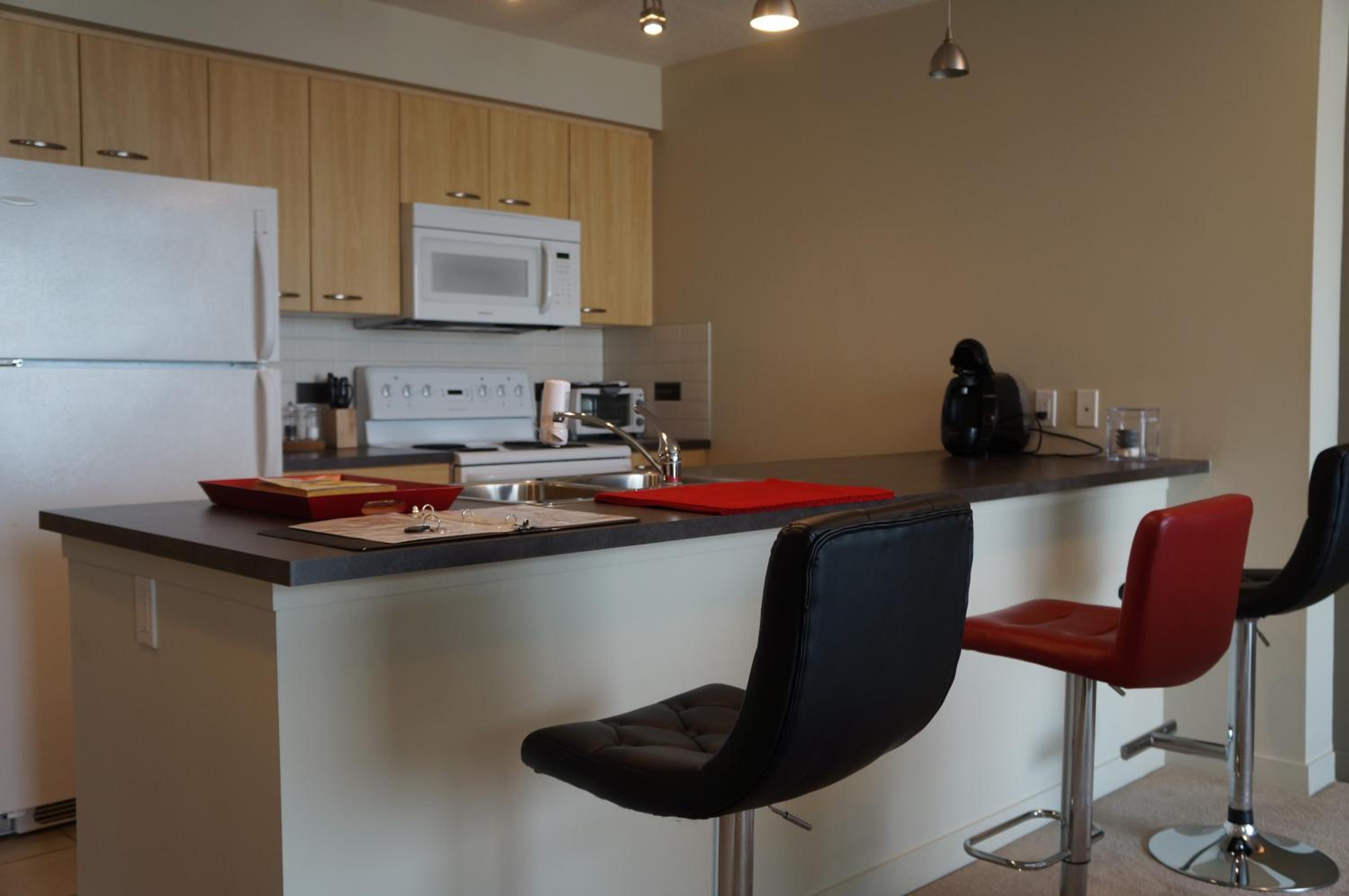 Luxury Corporate Housing: Furnished 2BR Townhouse