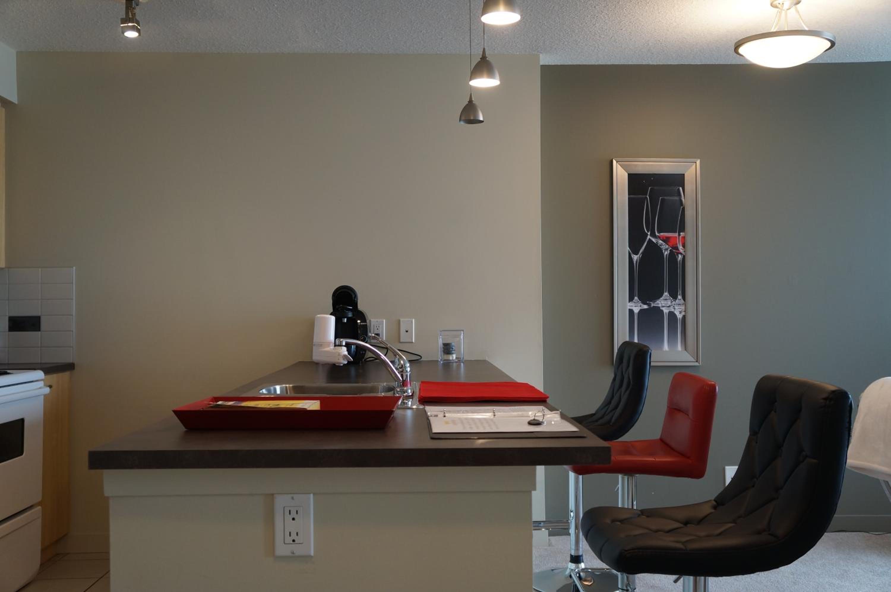 Luxury Corporate Housing: Furnished 2BR Townhouse
