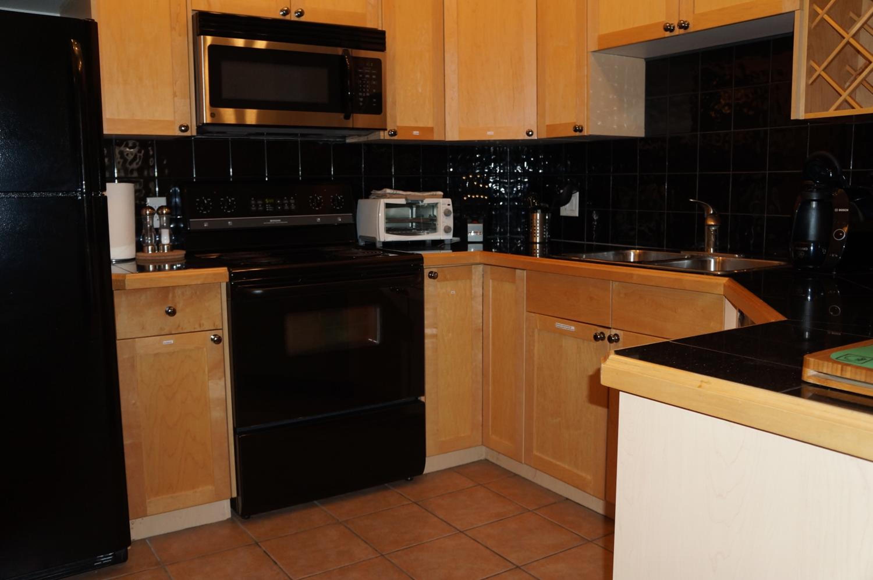 Luxury Corporate Housing: Furnished 2BR Townhouse