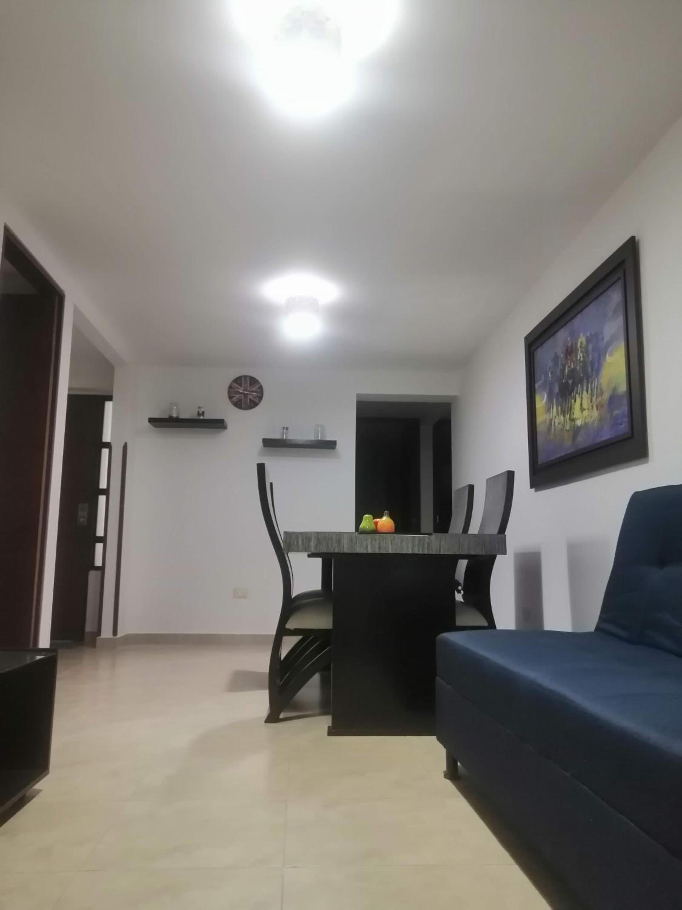 Alquilo apto amoblado