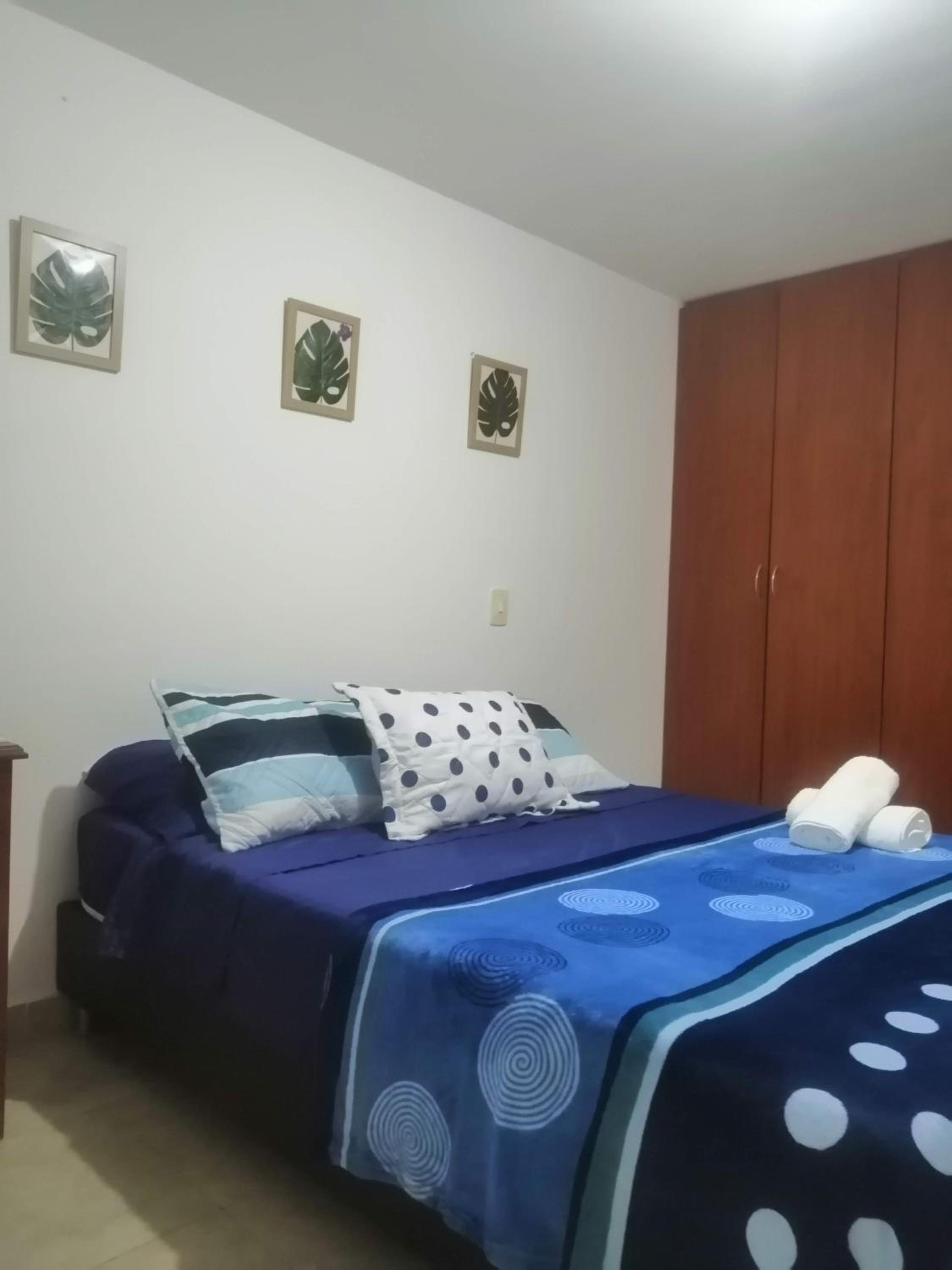 Alquilo apto amoblado
