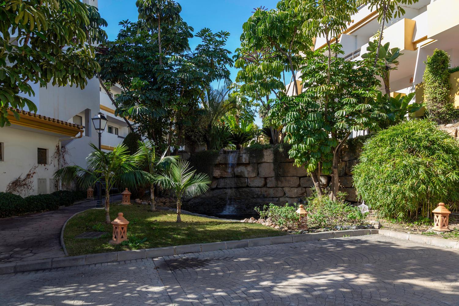 Modern Sea & Golf View 2-Bedroom Apartment with Pool and Terrace in Mijas