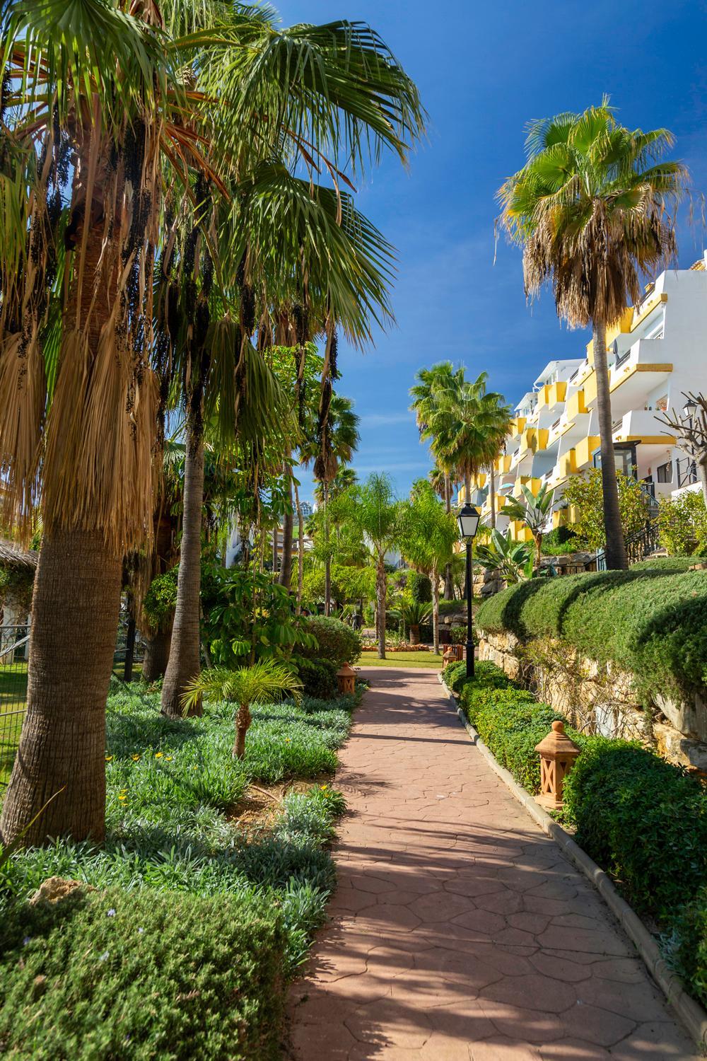 Modern Sea & Golf View 2-Bedroom Apartment with Pool and Terrace in Mijas