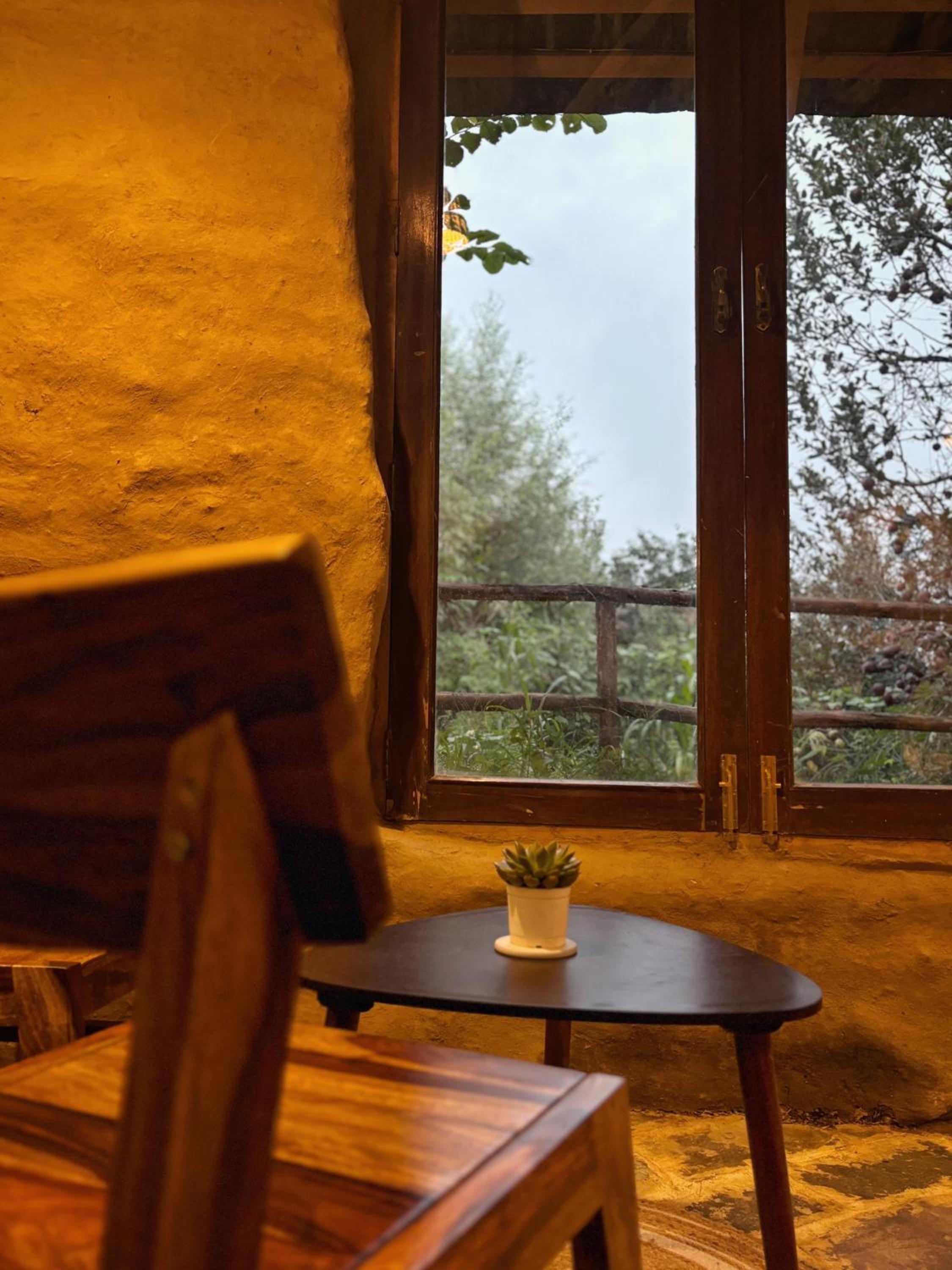Janki's Commune - An Earthen Stay Amidst Old Manali