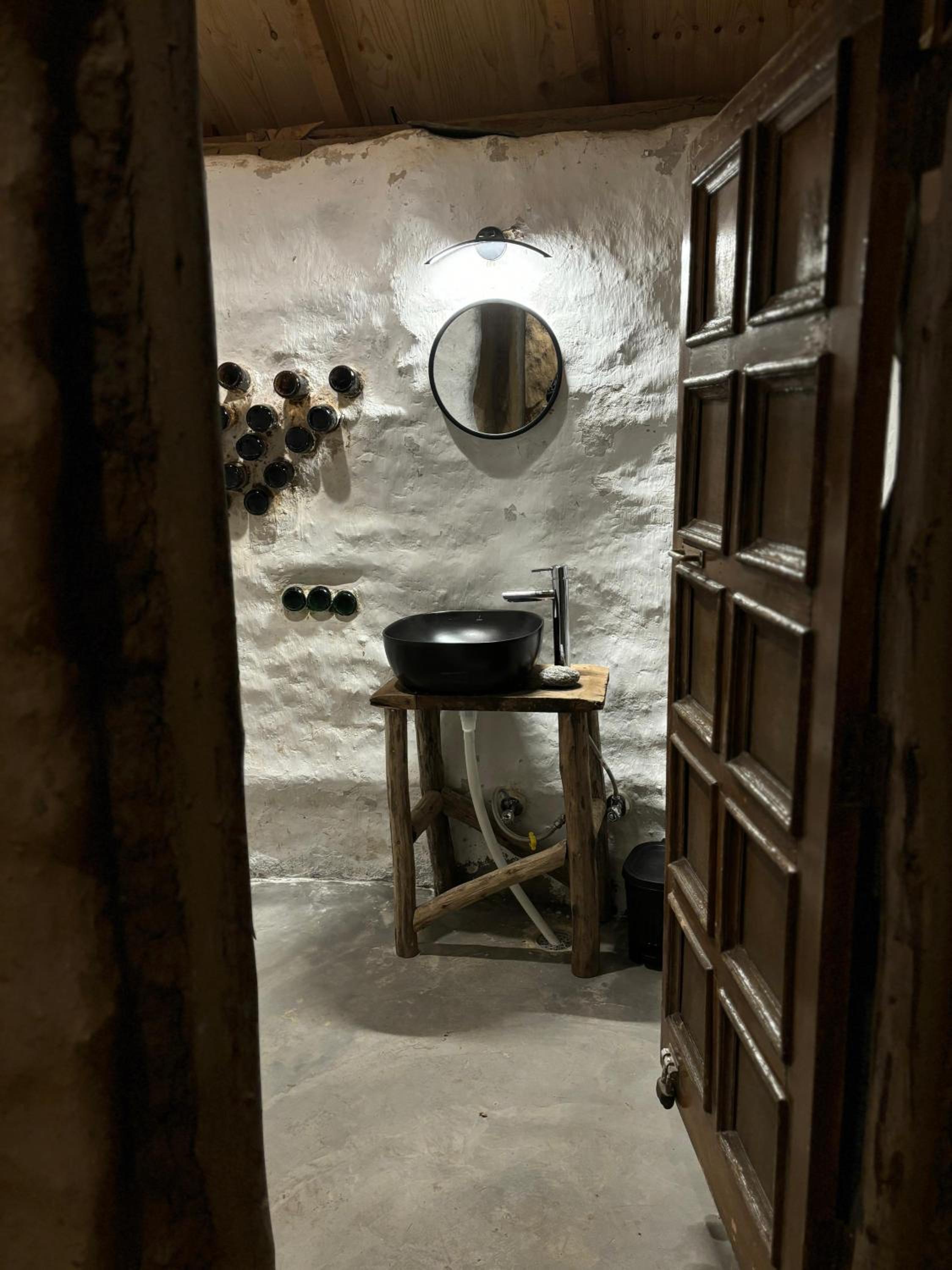 Janki's Commune - An Earthen Stay Amidst Old Manali