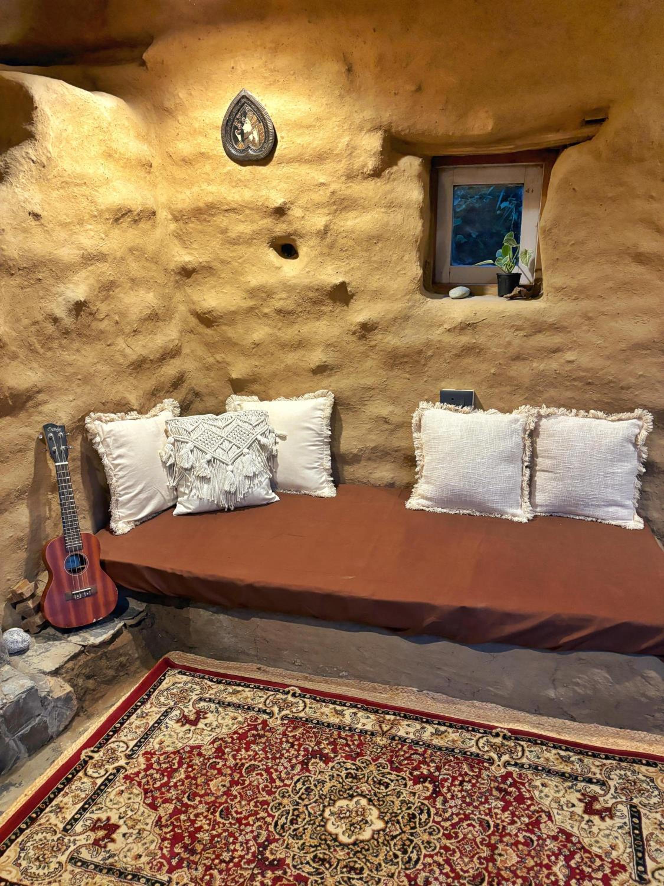 Janki's Commune - An Earthen Stay Amidst Old Manali