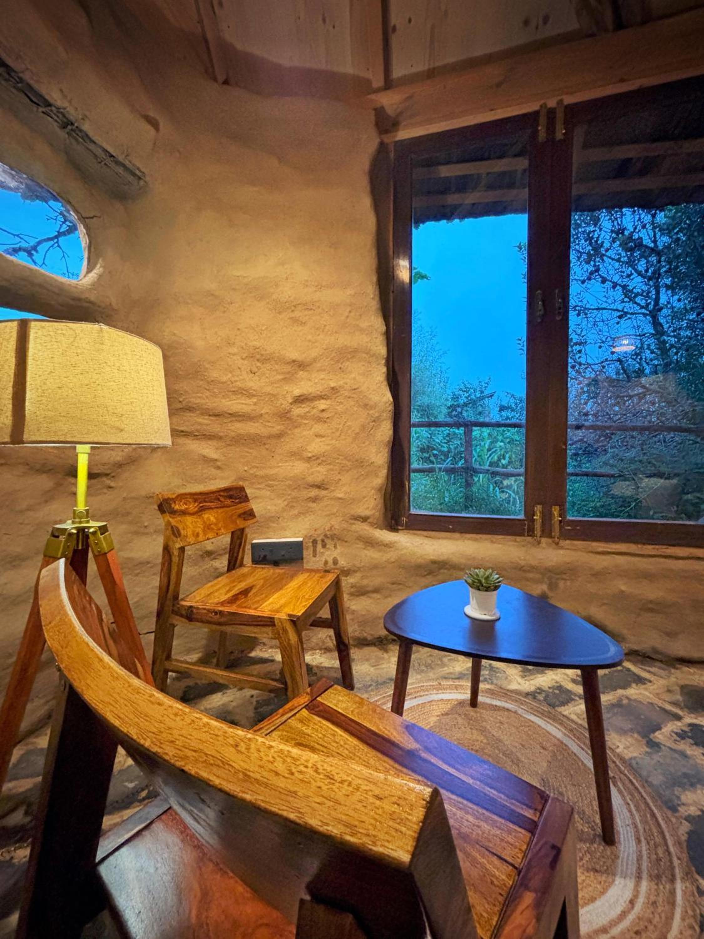 Janki's Commune - An Earthen Stay Amidst Old Manali