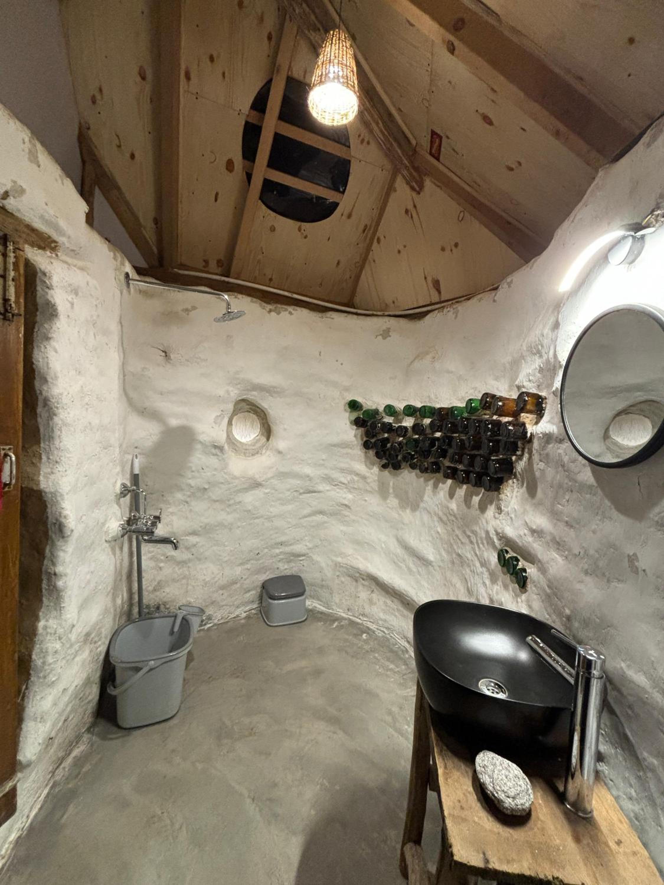 Janki's Commune - An Earthen Stay Amidst Old Manali