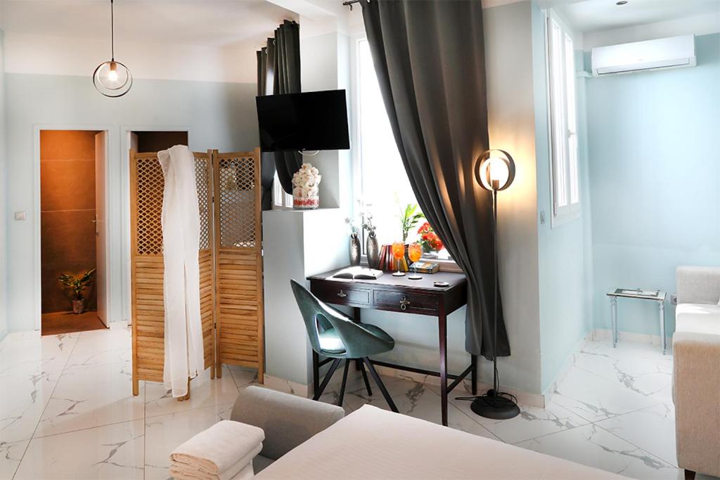 hotel room