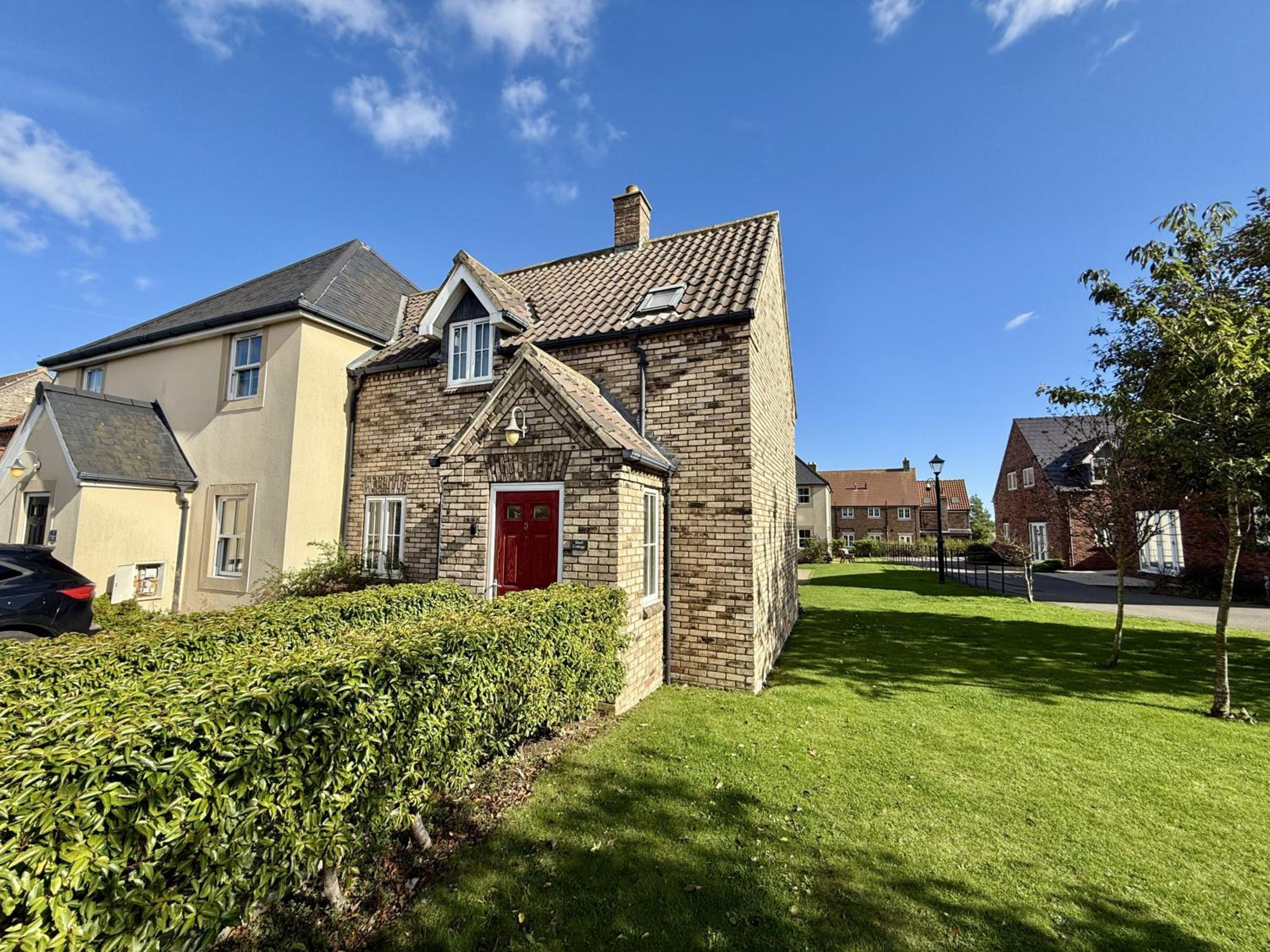 Shell Cottage - Part of the The Bay Filey Holiday Village with pool, gym and direct beach access, pub, restaurant, tennis and meadows walks