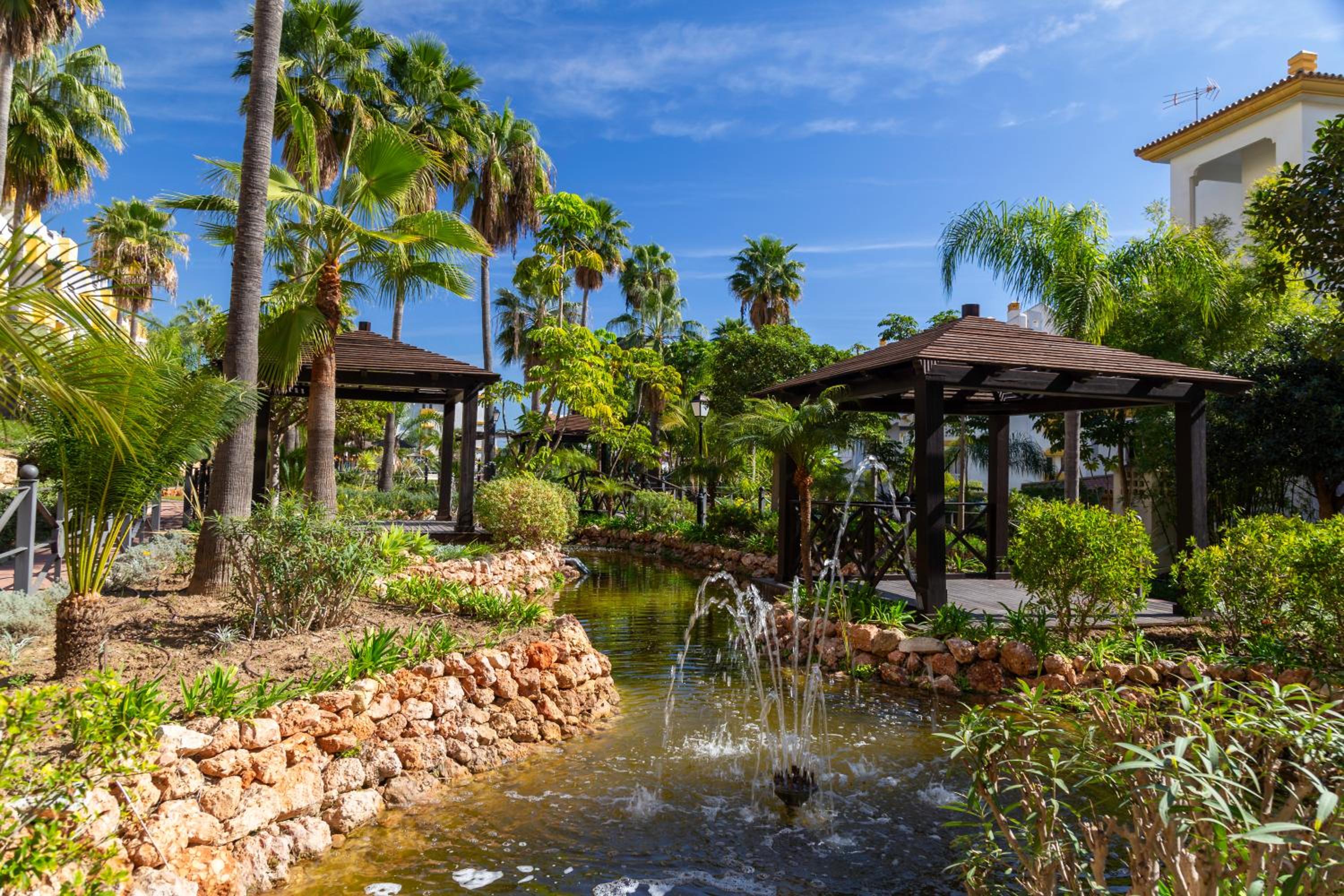 Modern Sea & Golf View 2-Bedroom Apartment with Pool and Terrace in Mijas