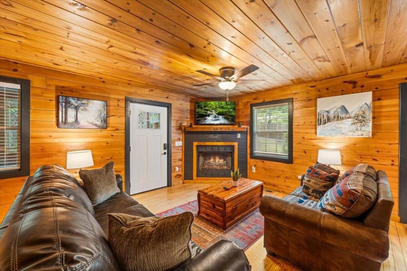 Dreaming Tree Cabin view 4