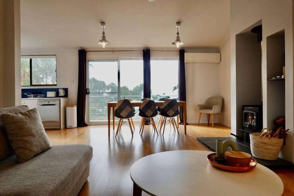 High View House - Views over Pirates Bay