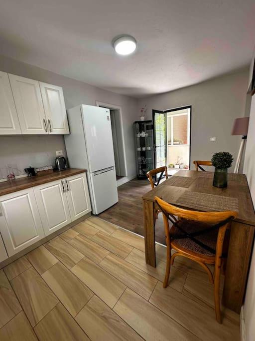 Spacious Villa Apartment in a Trendy Neighborhood