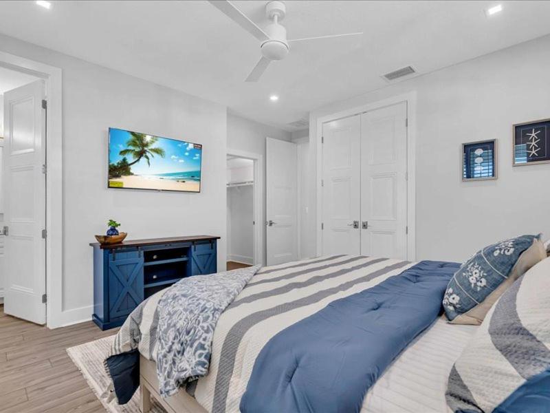 Bayview Pointe - Luxury home with heated pool! Near Anna Maria isle!