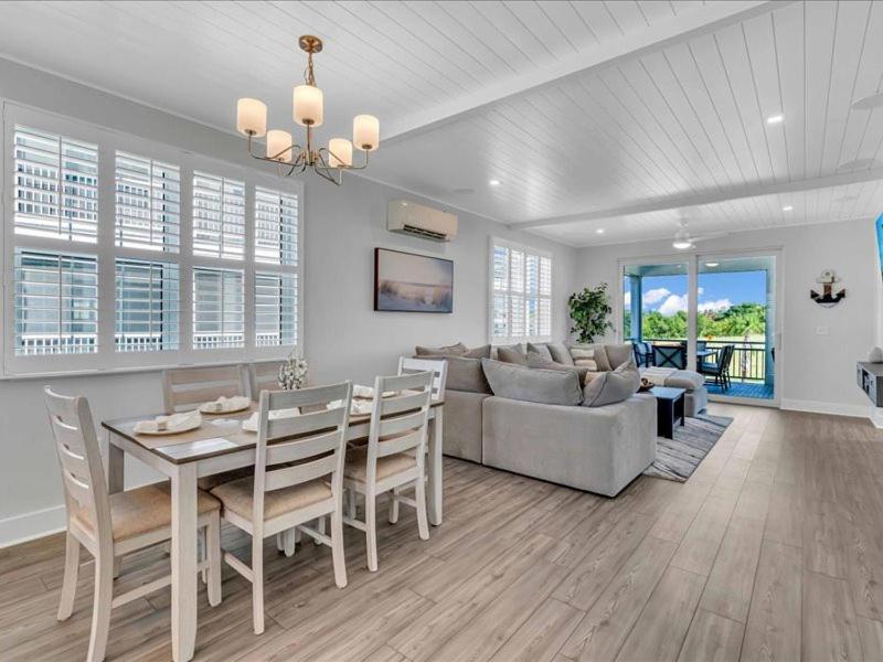 Bayview Pointe - Luxury home with heated pool! Near Anna Maria isle!