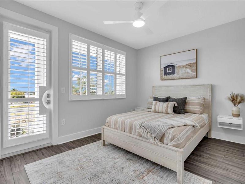 Bayview Pointe - Luxury home with heated pool! Near Anna Maria isle!