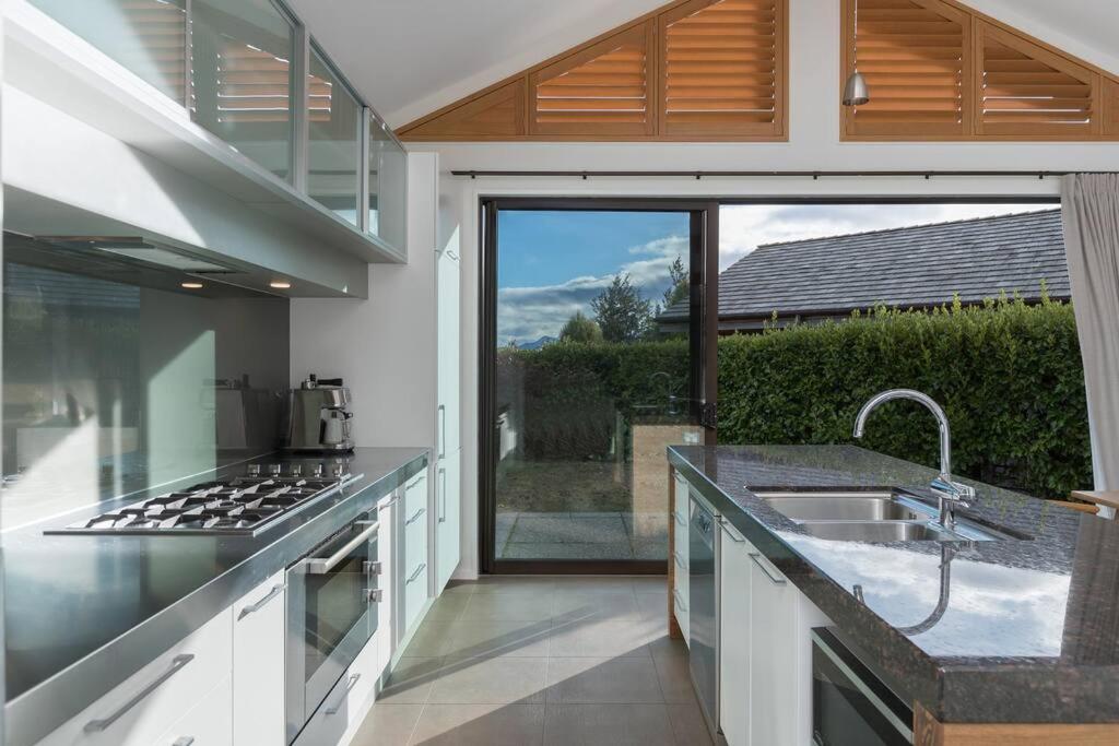 Skye Scape Luxury Retreat - Mountain Views view 5