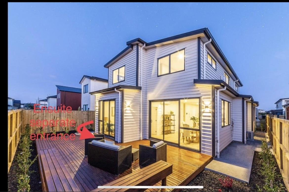 Hobsonville Scott point private entry flat offers the entire living room, bedroom and ensuite, parking available view 4