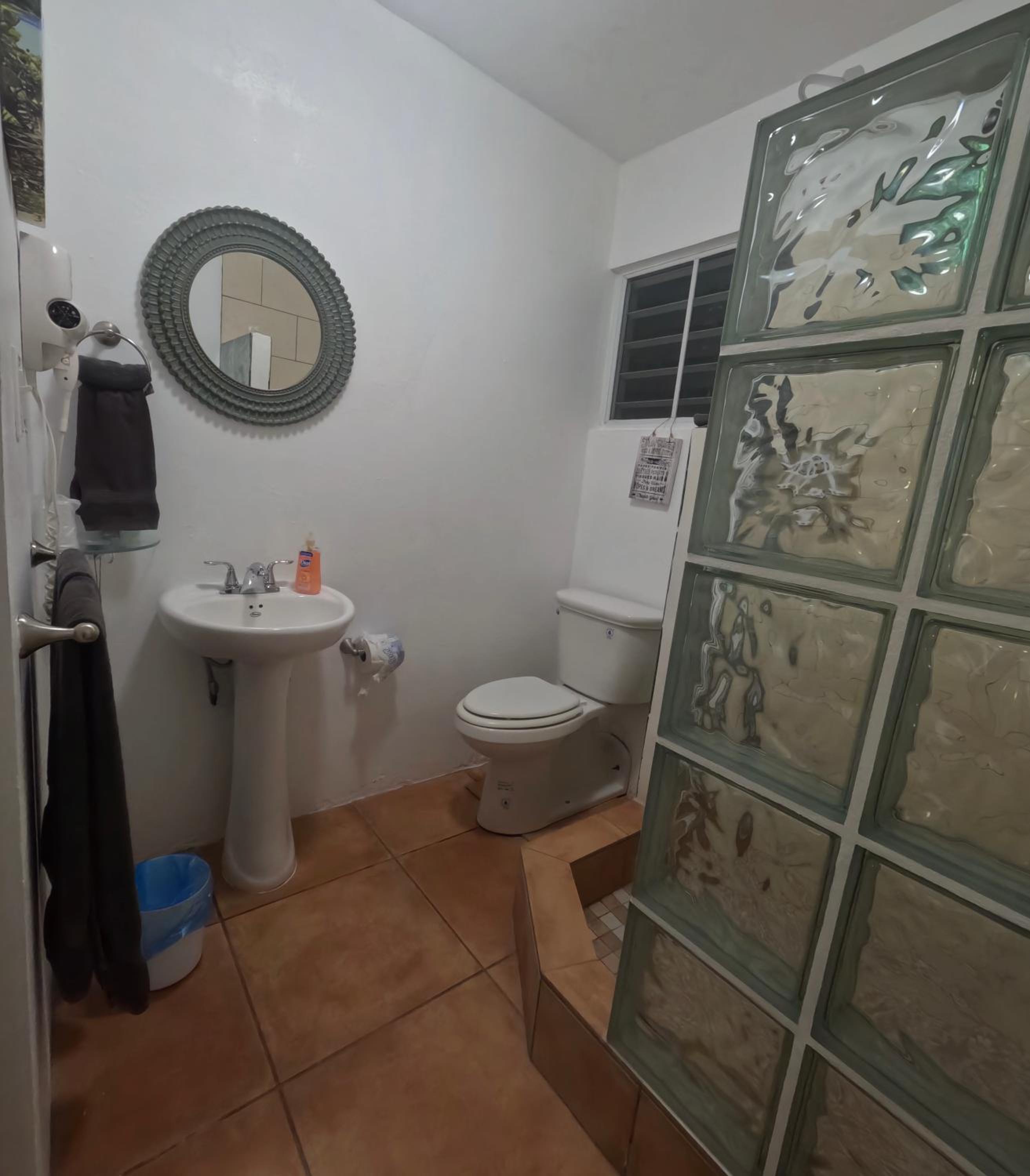 Isla Hermosa Guesthouse
