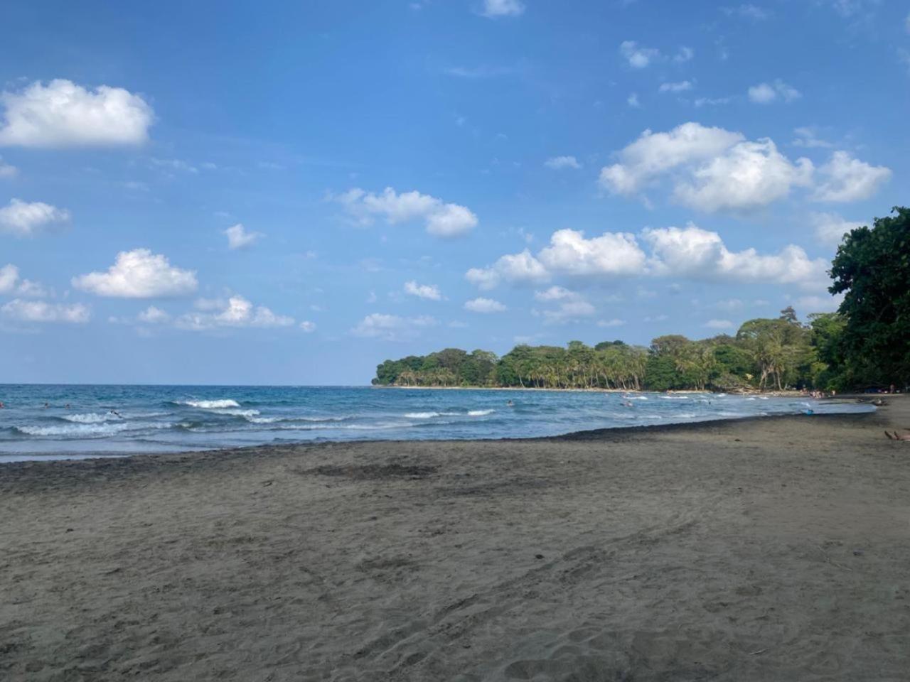 Bella casa rústica en Cocles, Puerto Viejo, Limón