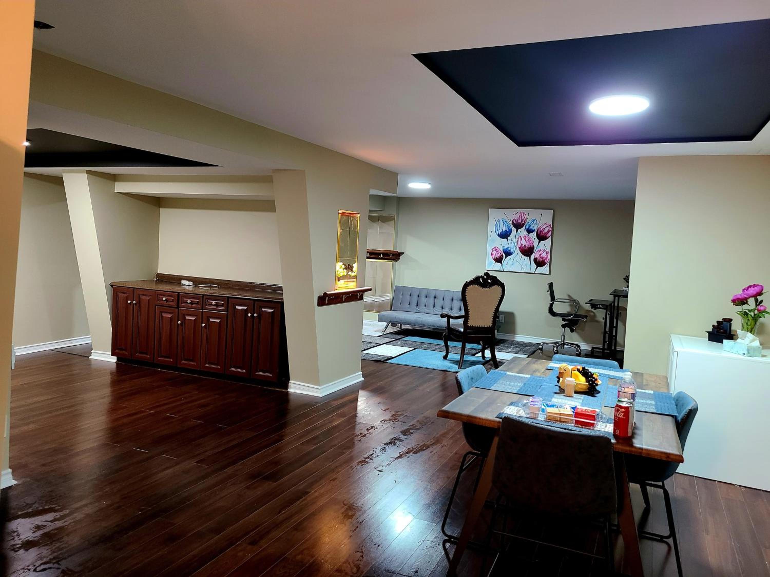 Charm Heaven - Workspace, Wi-Fi, 3-Beds and Private Entrance