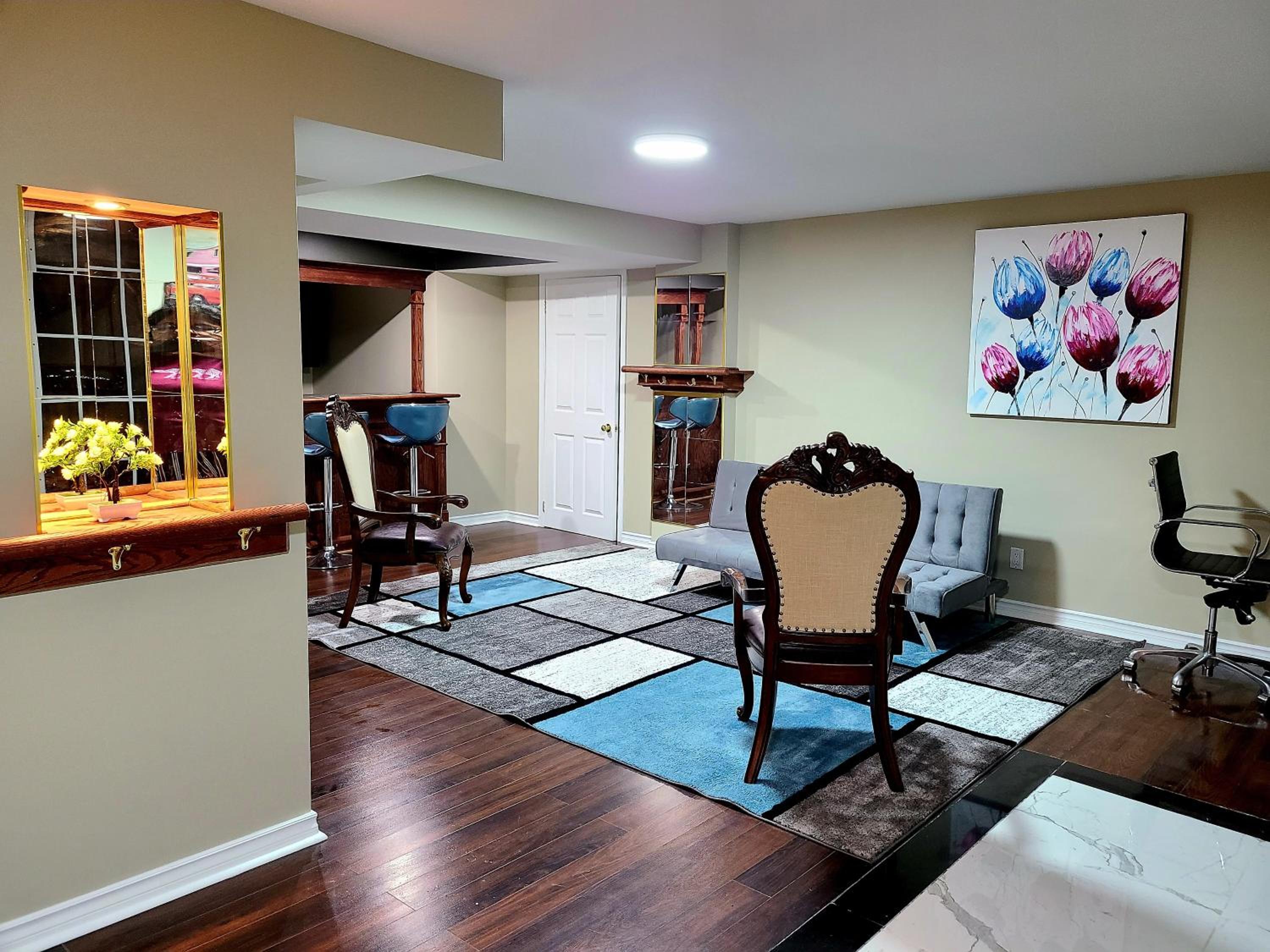 Charm Heaven - Workspace, Wi-Fi, 3-Beds and Private Entrance