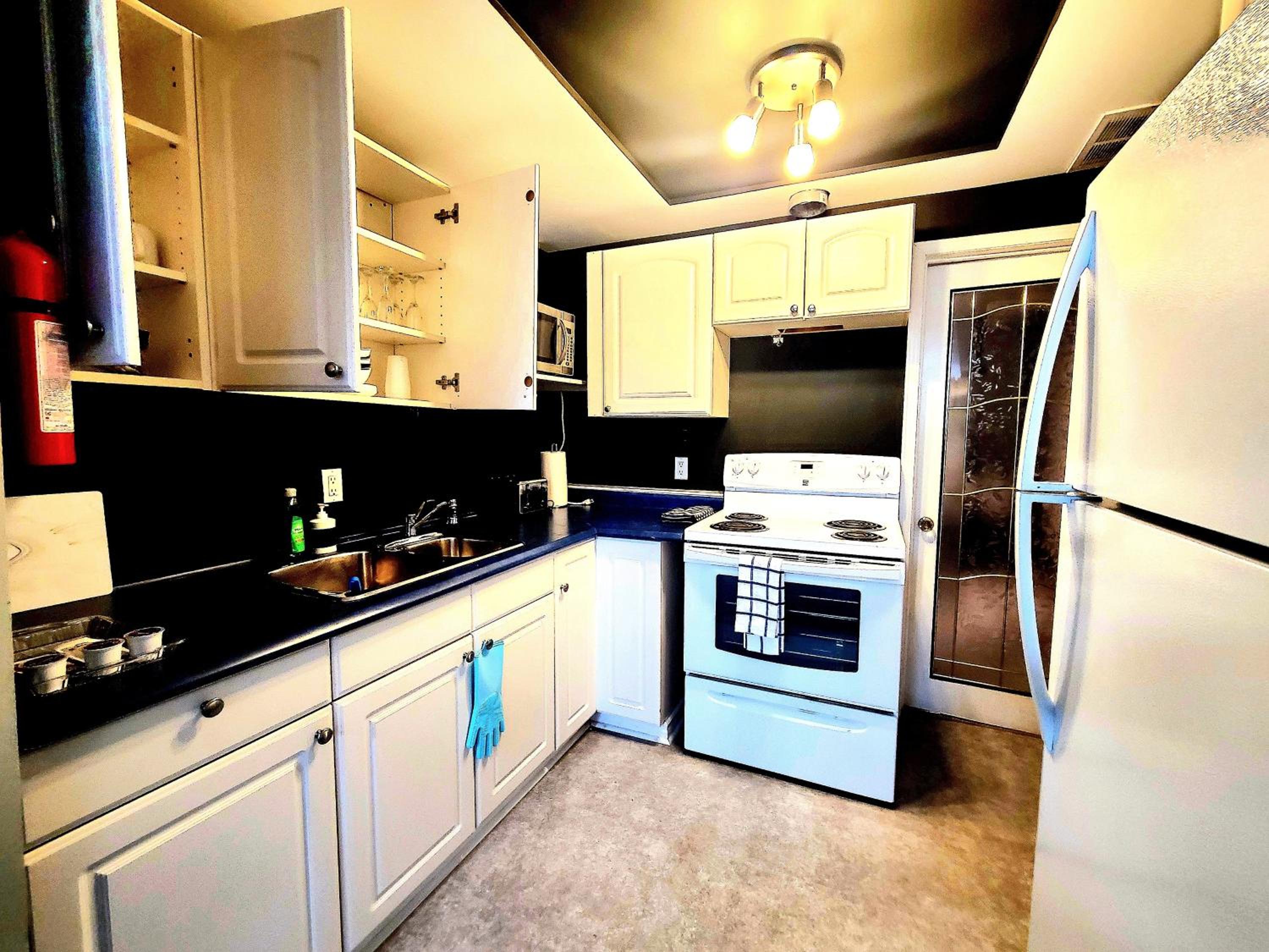Charm Heaven - Workspace, Wi-Fi, 3-Beds and Private Entrance