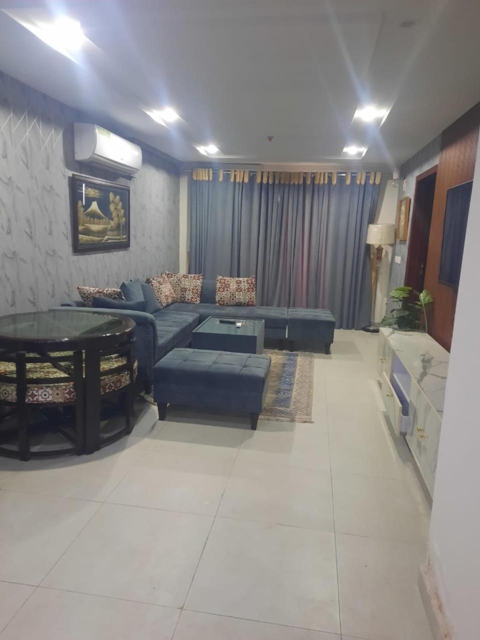 Gulberg greens luxus mall view 2