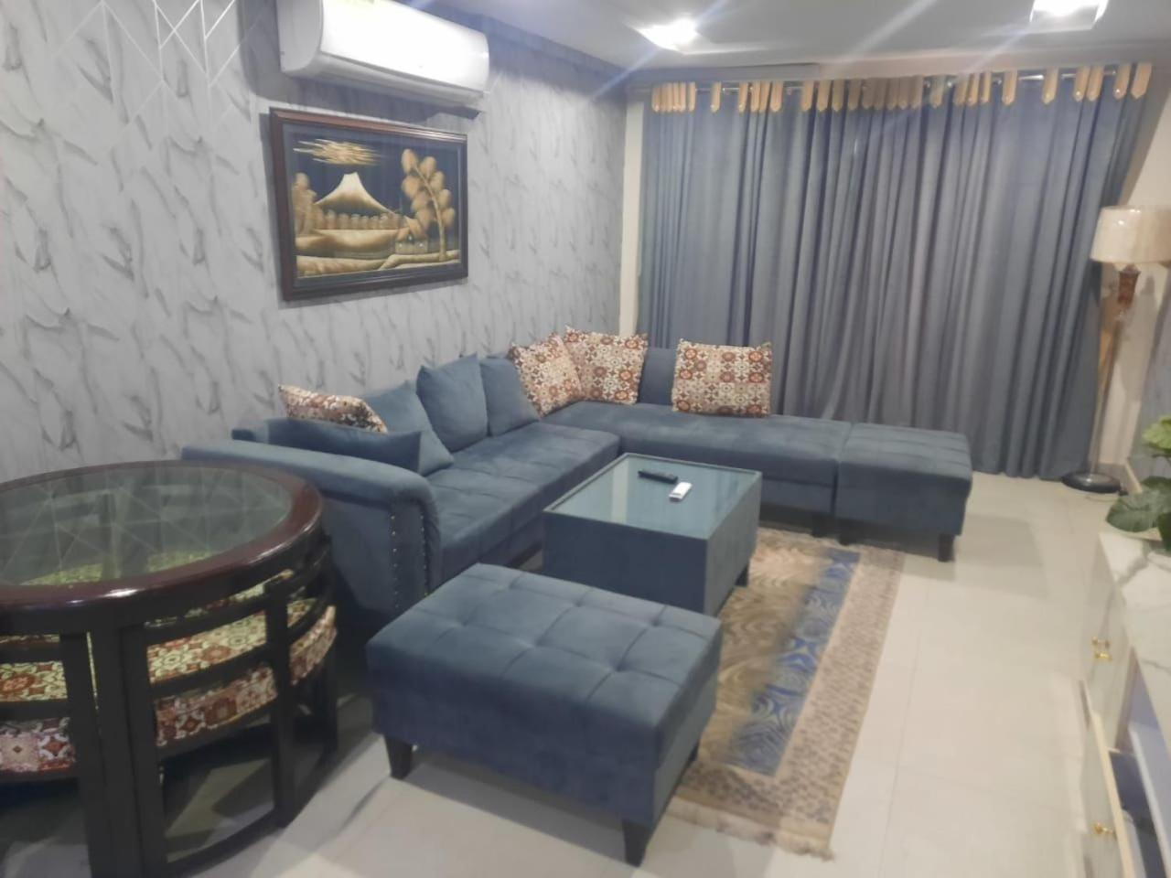 Gulberg greens luxus mall view 3