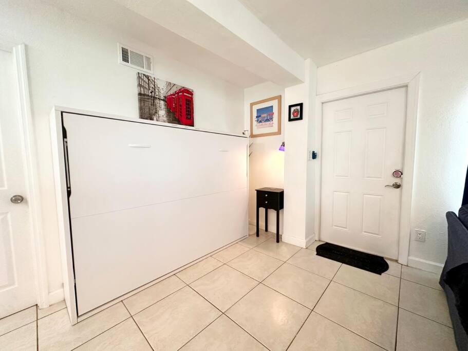 Corner Bungalow The Bloom House mins to beach WiFi AC Heater view 2