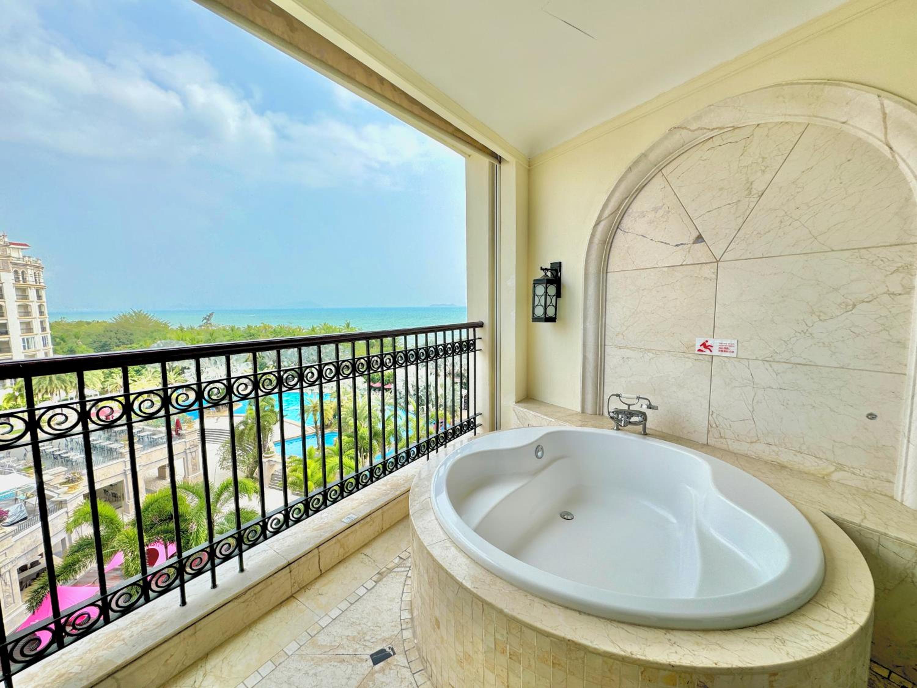 Crowne Plaza Resort Sanya Bay by IHG