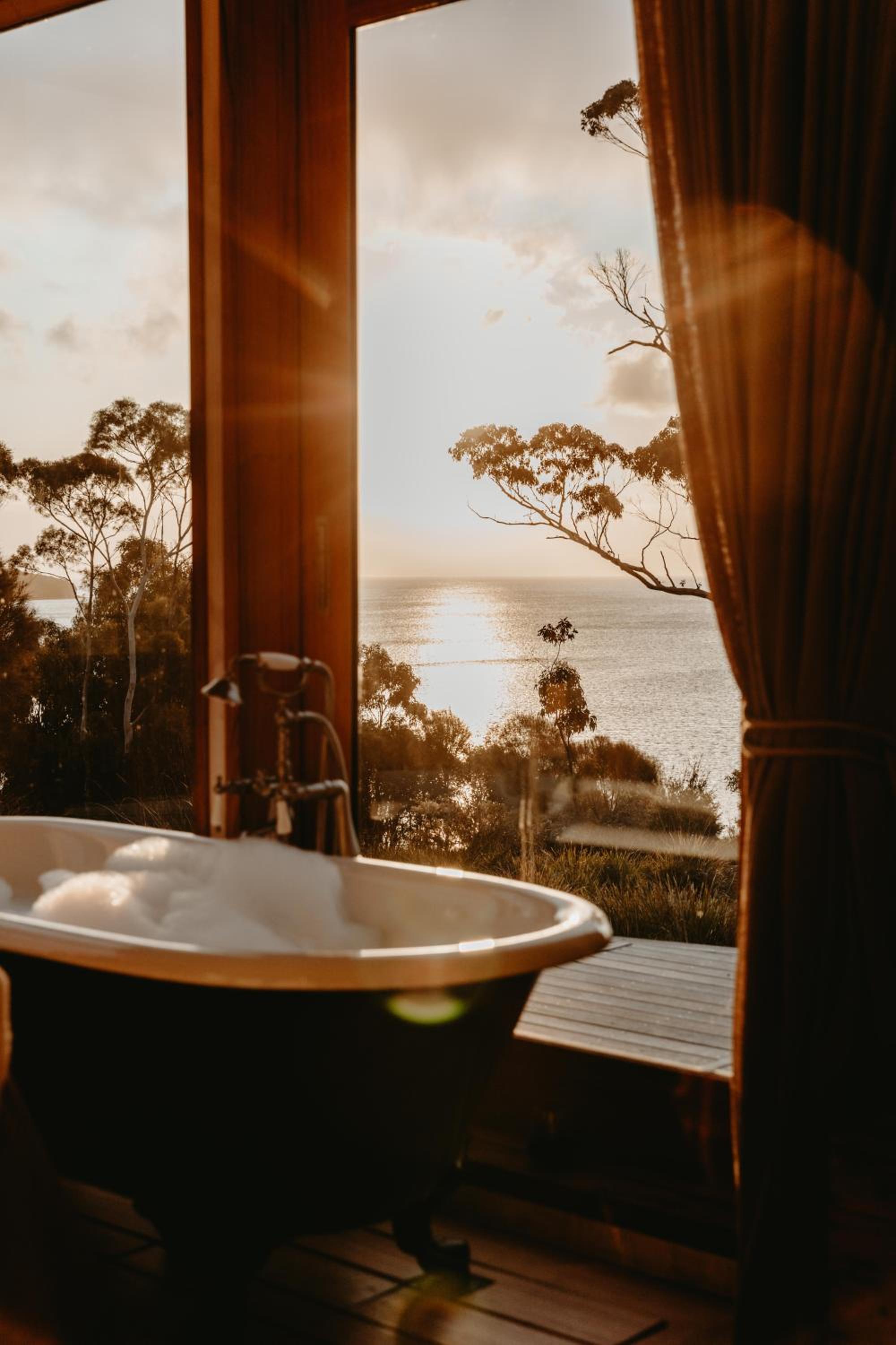 The Hide private Waterfront on Beautiful Bruny