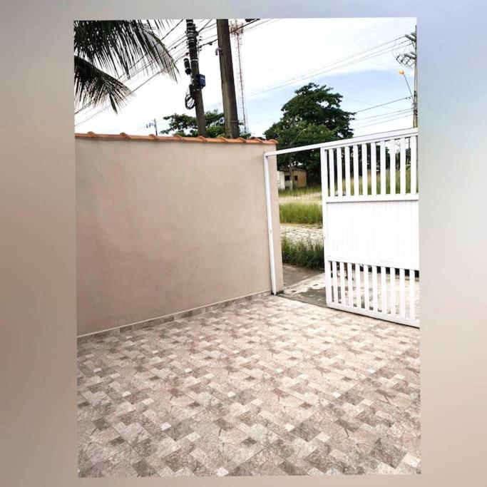 Casa Completa individual em Peruibe 2 Quartos