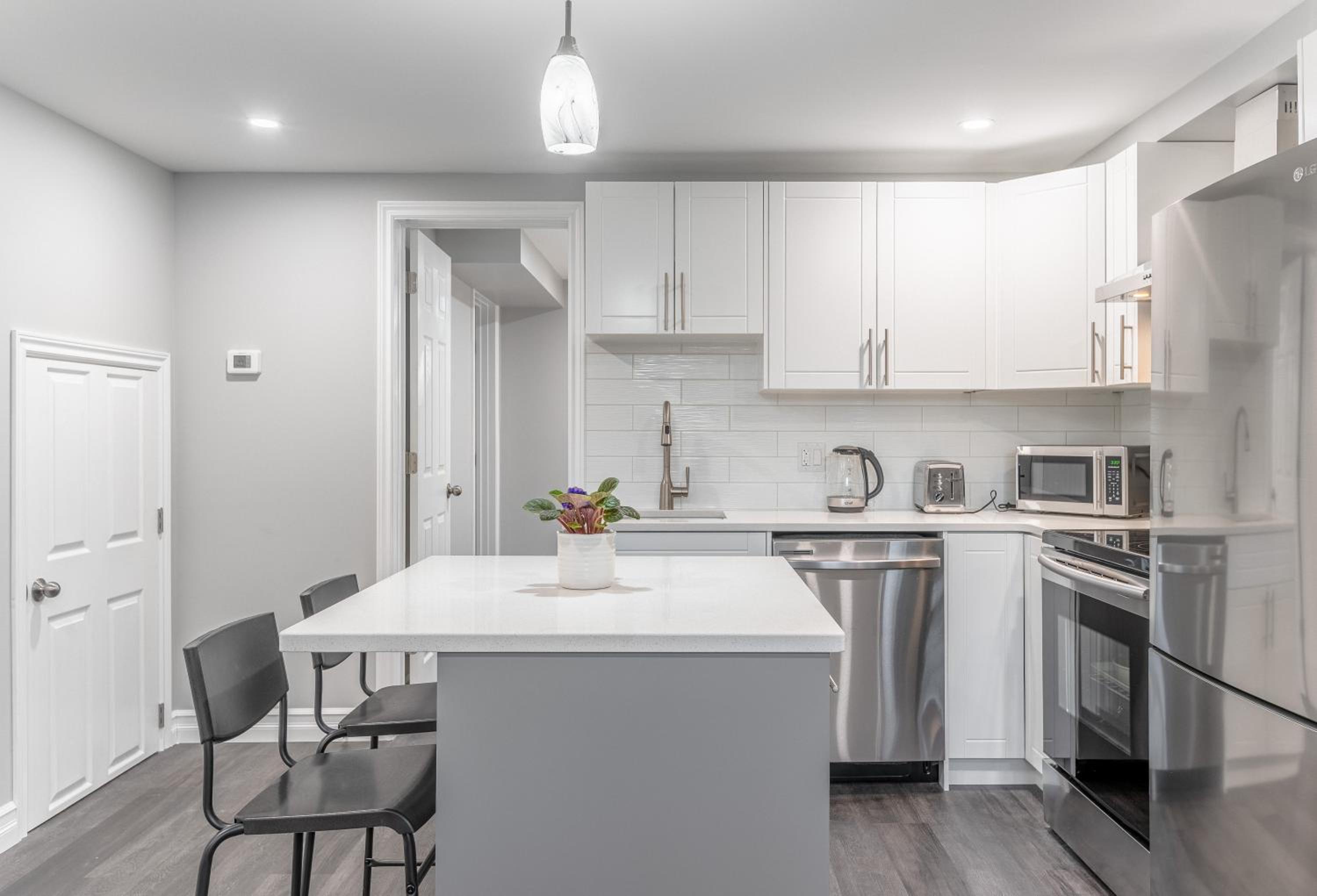 Downtown 1BR, 1Bath BSMT Suite