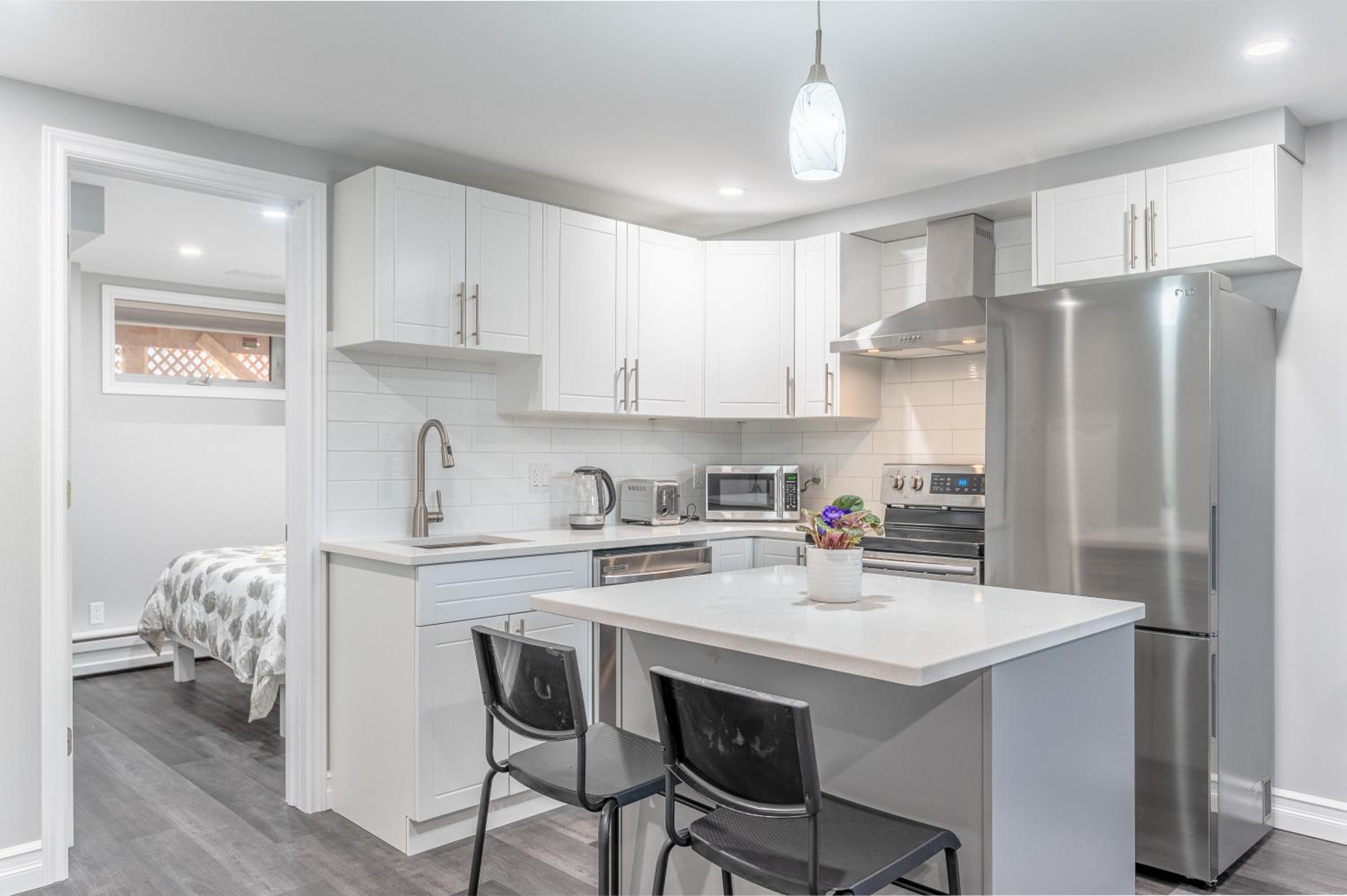 Downtown 1BR, 1Bath BSMT Suite