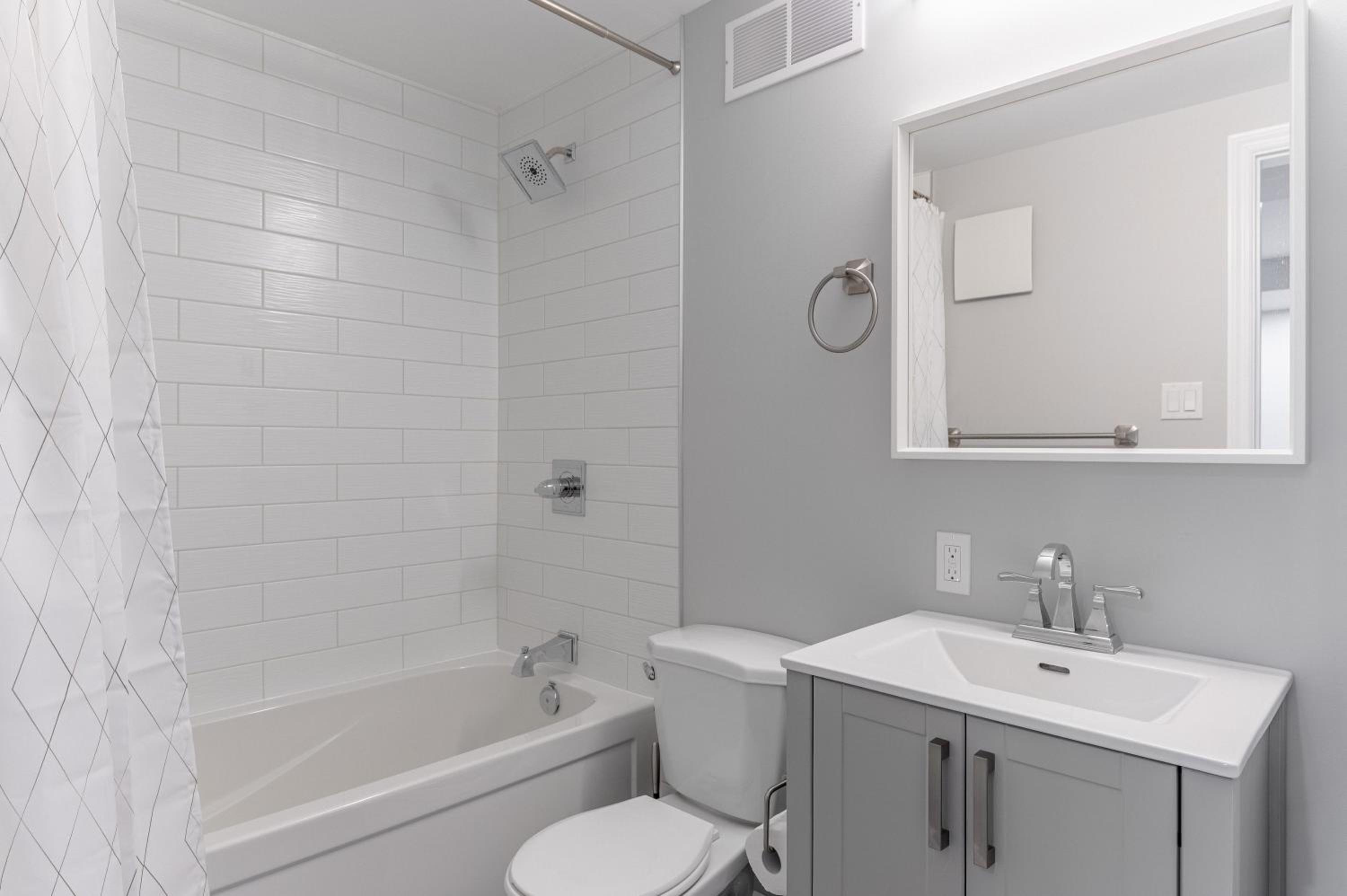 Downtown 1BR, 1Bath BSMT Suite
